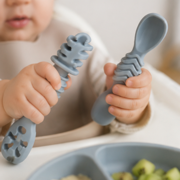 cuillere bebe proportionnelle à ses mains
