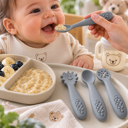 Repas enthousiaste avec cuillère bebe